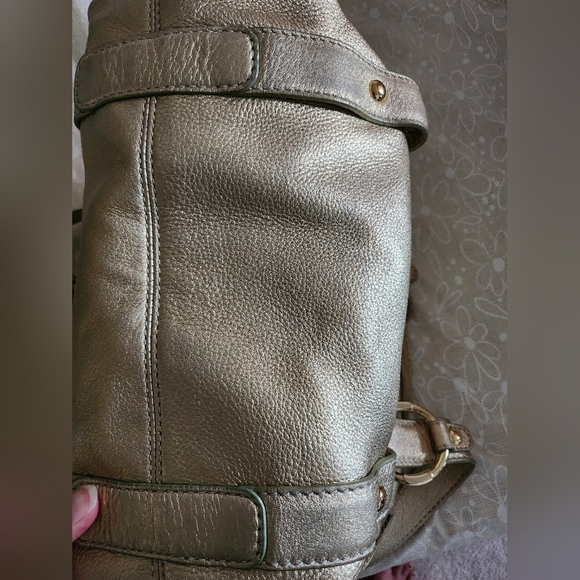 Free for any  purchase of 55$ +💗 Michael Kors Metallic Gold Fulton Bag - Picture 4 of 13